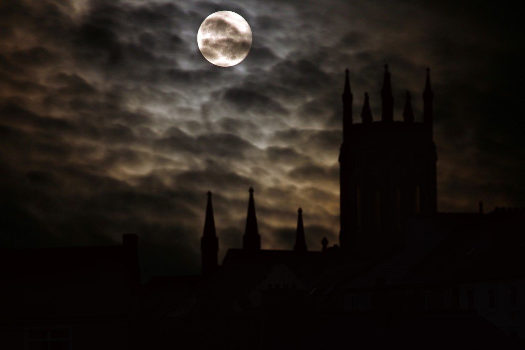 full-moon-2097326_1920