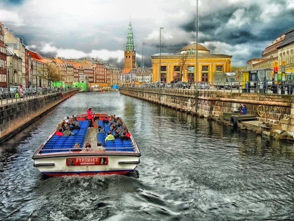 Jak wybrać ubezpieczenie turystyczne do Danii?