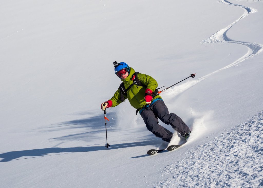 Ubezpieczenie narciarskie Warta Travel Plus – Analiza oferty
