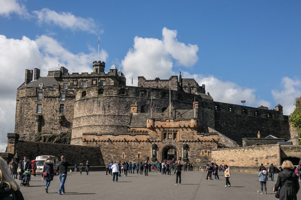 Zamek w Edynburgu - popularna atrakcja
