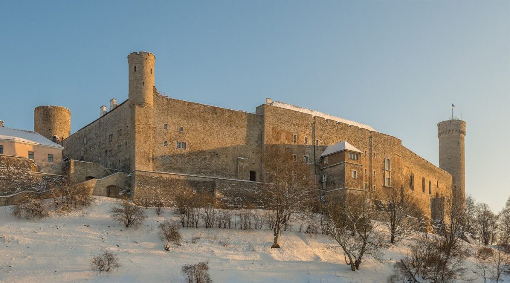 Zamek Toompea - jedna z atrakcji stolicy Estonii, Tallina